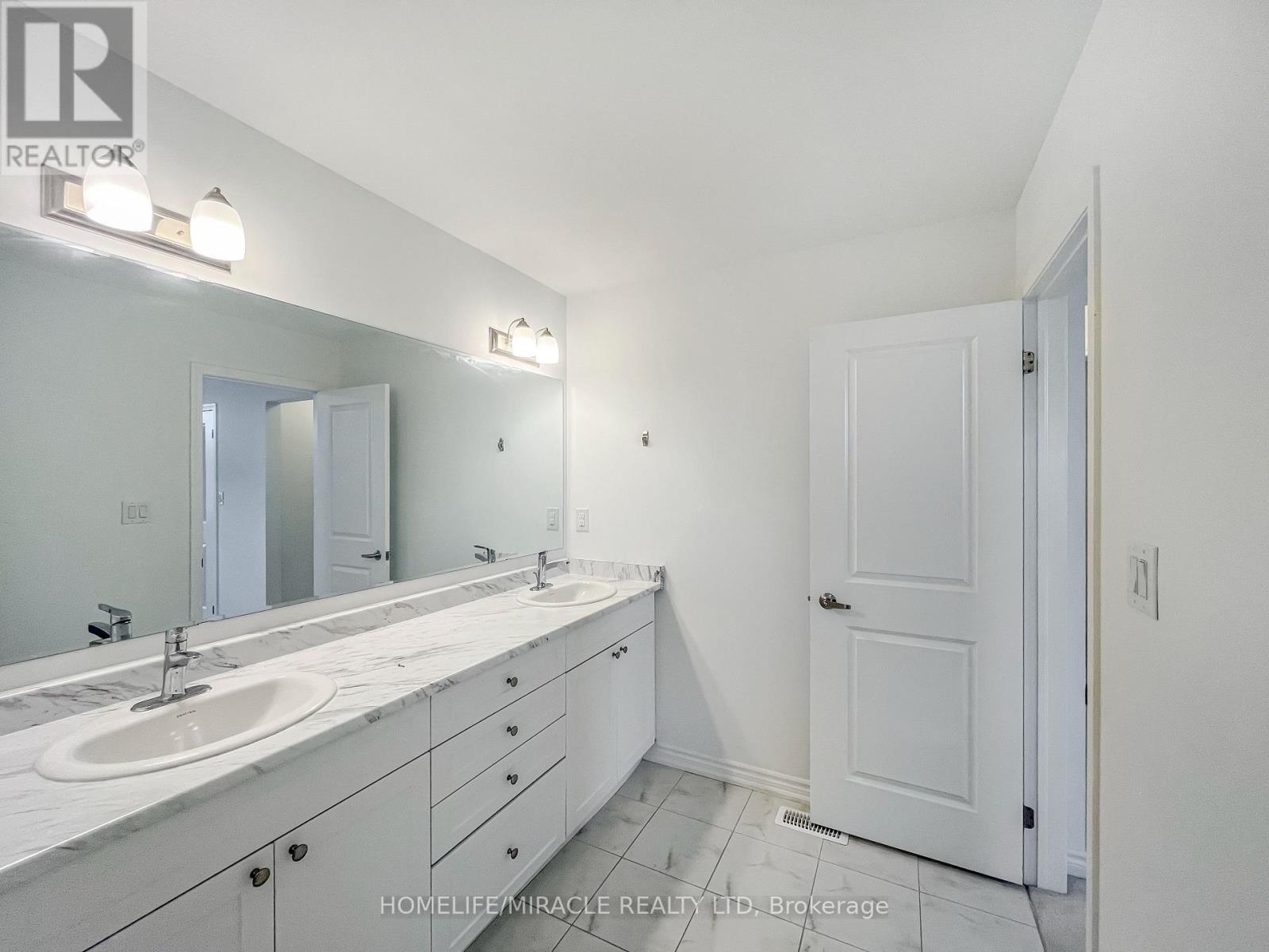 1270 Redbud Garden, Milton, Ontario  L9E 1R8 - Photo 26 - W12094345