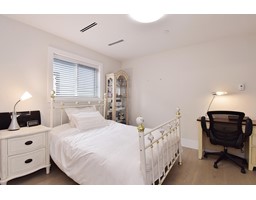 15448 RUSSELL AVENUE, White Rock property photo listing R2985494 for sale