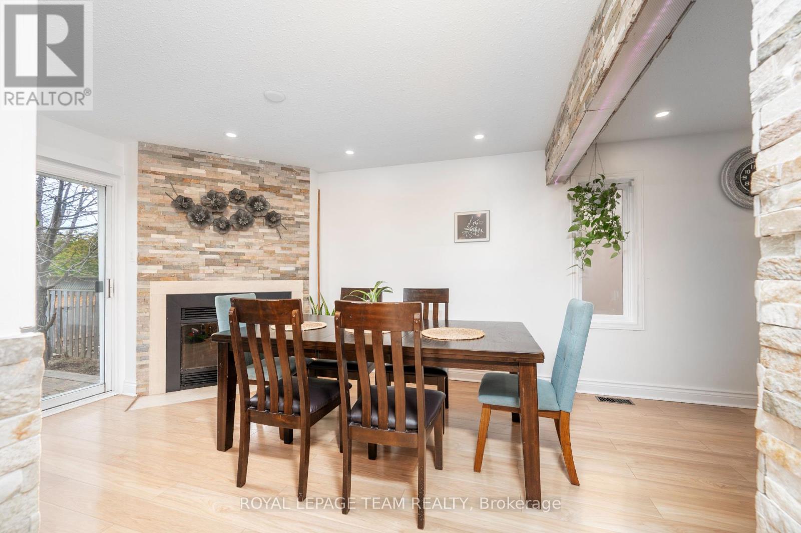 53 Havenhurst Crescent, Ottawa, Ontario  K1T 3E8 - Photo 10 - X12097454