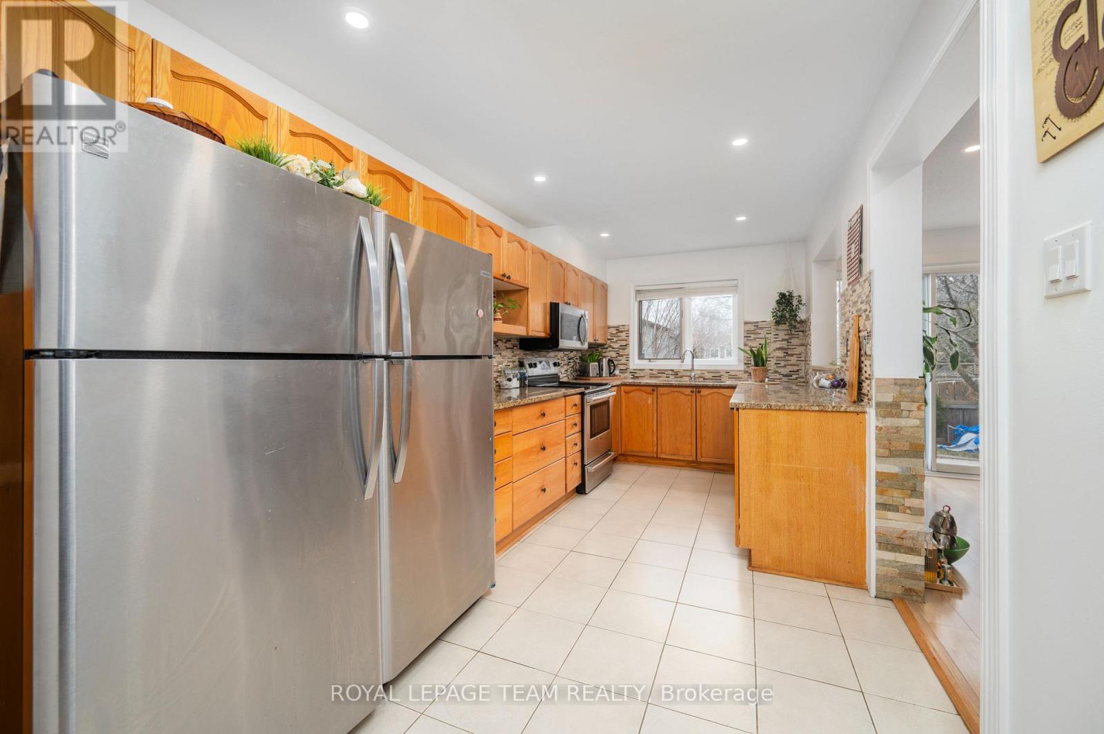 53 Havenhurst Crescent, Ottawa, Ontario  K1T 3E8 - Photo 11 - X12097454