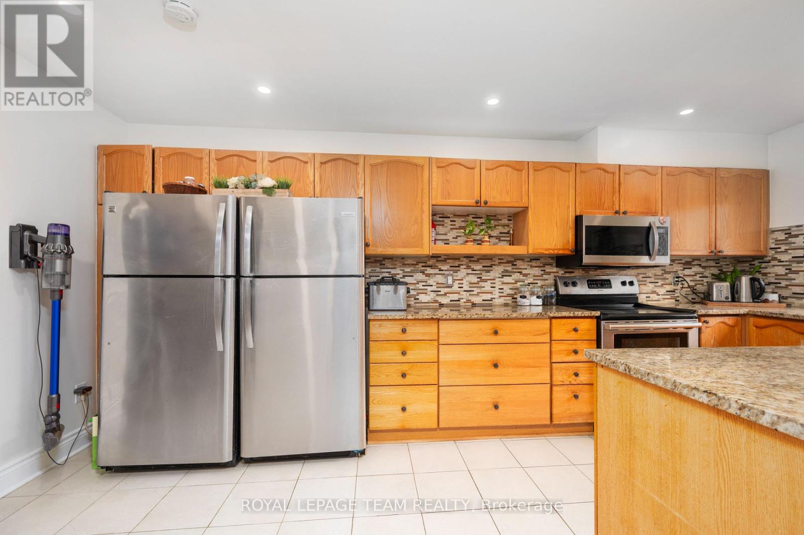 53 Havenhurst Crescent, Ottawa, Ontario  K1T 3E8 - Photo 13 - X12097454