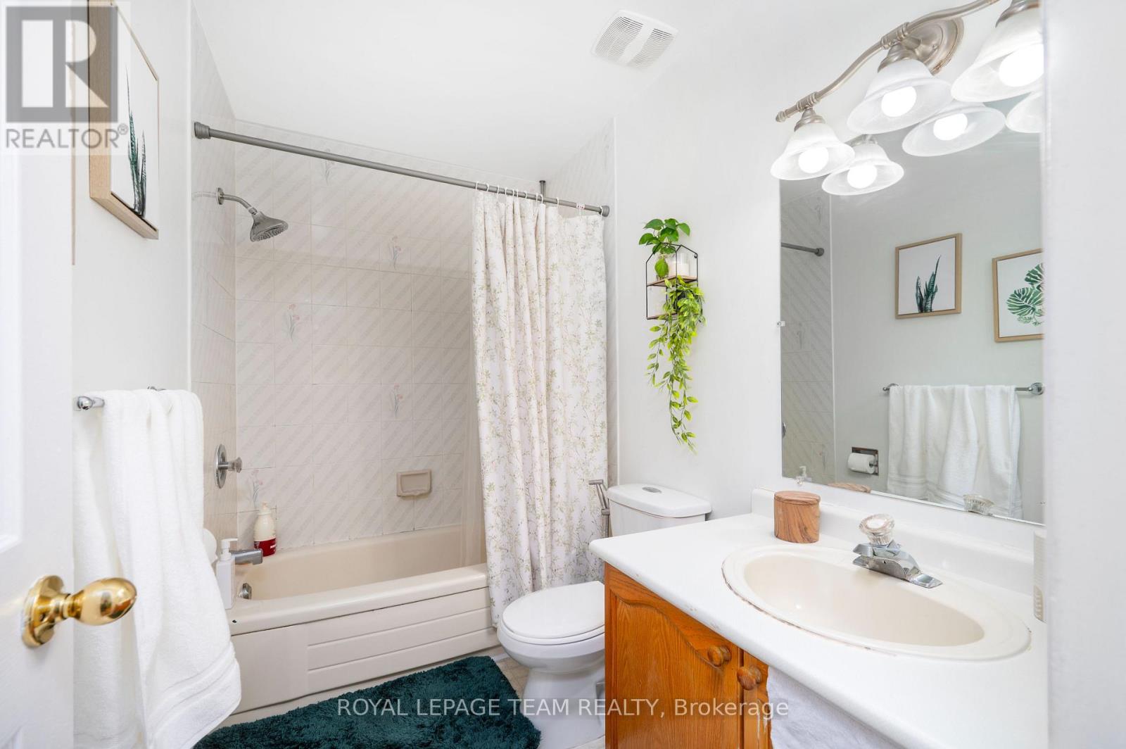 53 Havenhurst Crescent, Ottawa, Ontario  K1T 3E8 - Photo 18 - X12097454