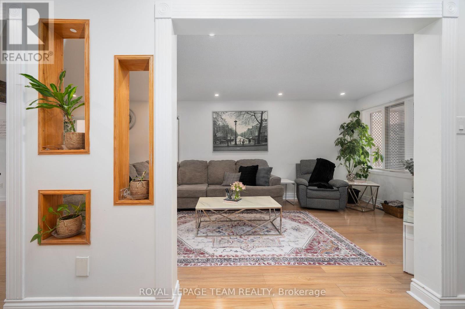 Property at 53 HAVENHURST CRESCENT image 4