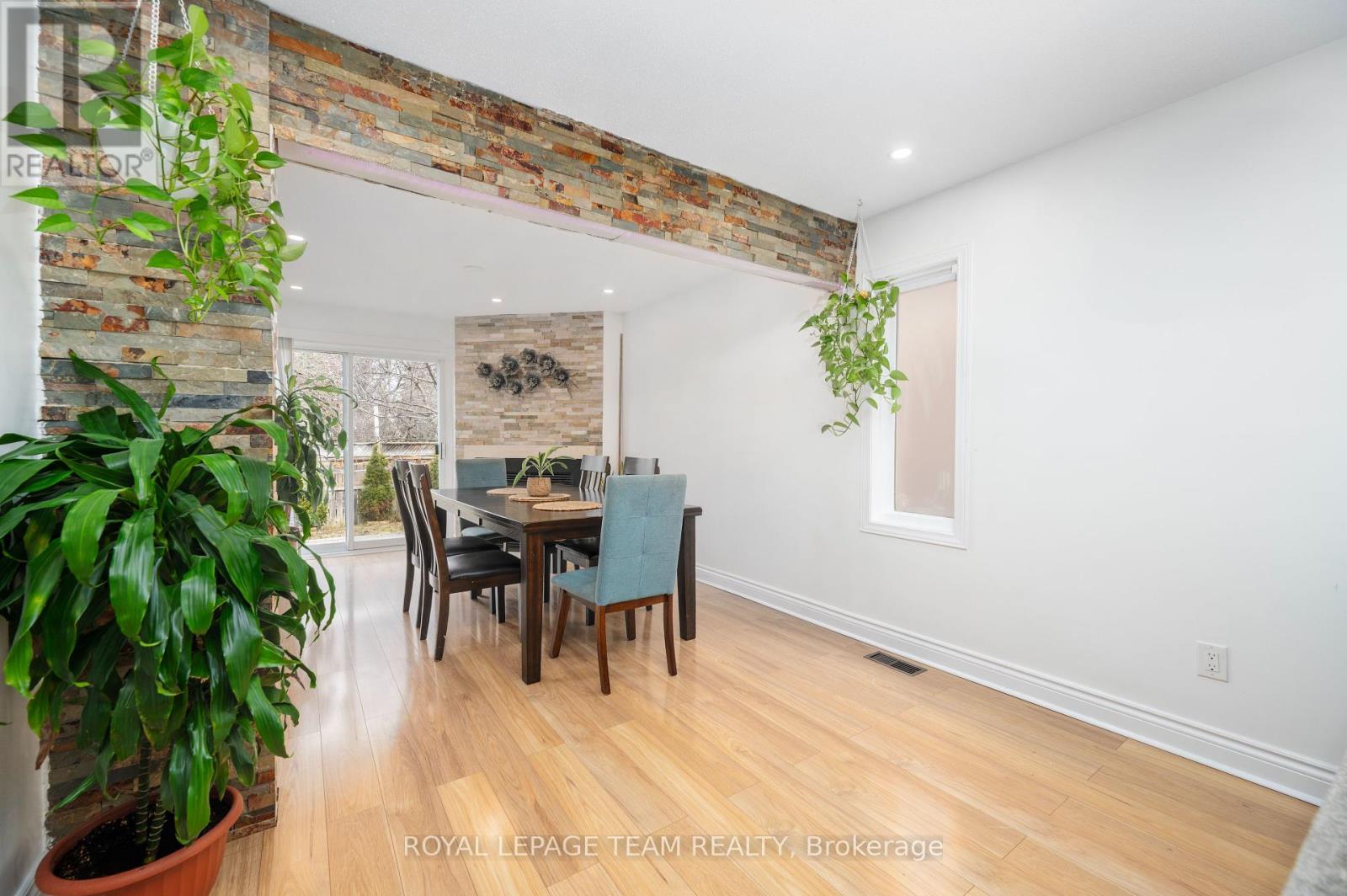 53 Havenhurst Crescent, Ottawa, Ontario  K1T 3E8 - Photo 8 - X12097454