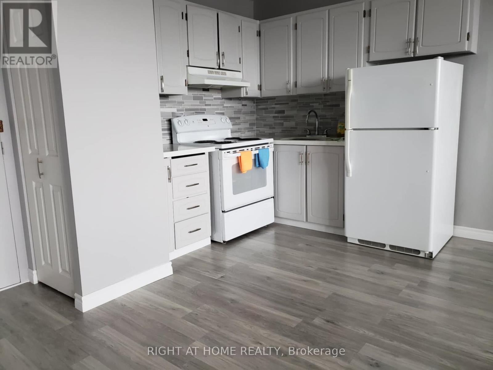 908 - 40 Homewood Avenue, Toronto, Ontario  M4Y 2K2 - Photo 9 - C12076521