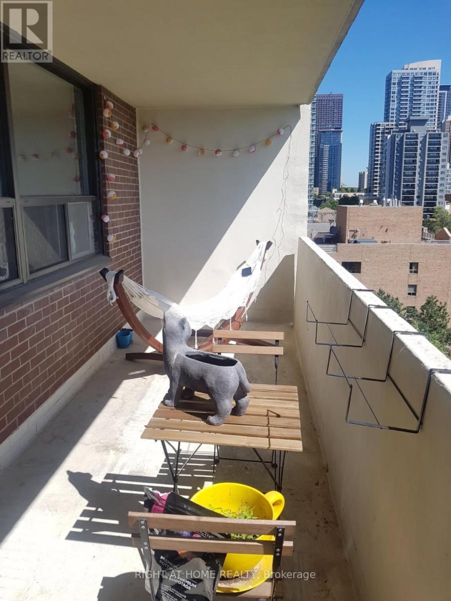 908 - 40 Homewood Avenue, Toronto, Ontario  M4Y 2K2 - Photo 12 - C12076521