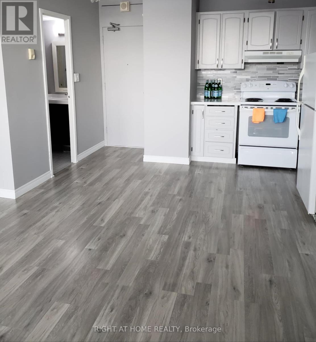 908 - 40 Homewood Avenue, Toronto, Ontario  M4Y 2K2 - Photo 10 - C12076521