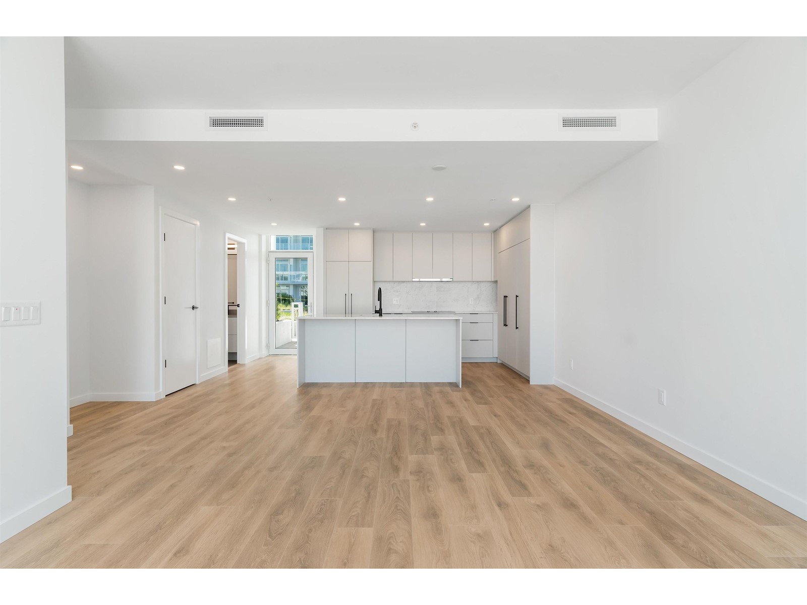 Th205 10225 Whalley Boulevard, Surrey, British Columbia V3T 0S2 - Photo 6 - R2993105