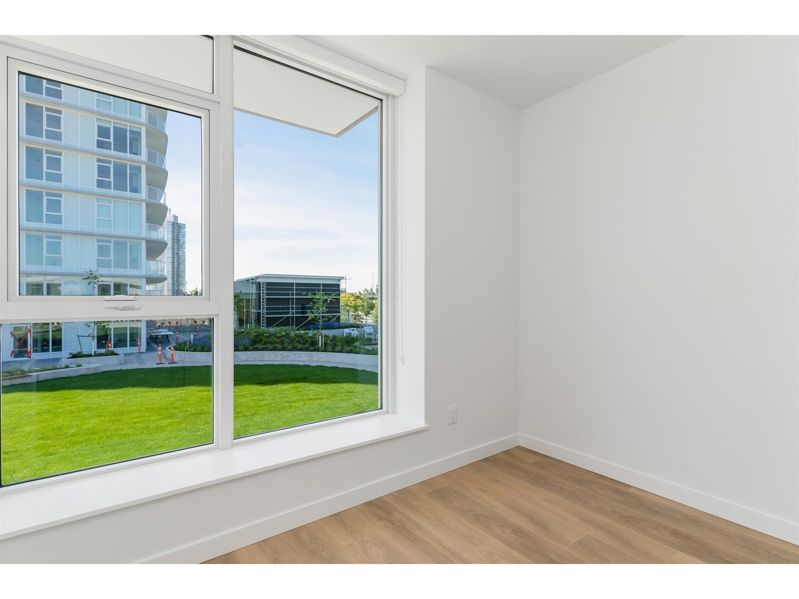 Th205 10225 Whalley Boulevard, Surrey, British Columbia V3T 0S2 - Photo 11 - R2993105