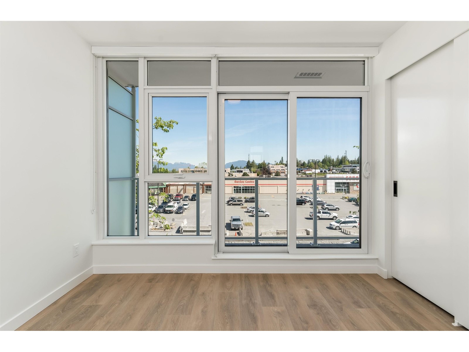 Th205 10225 Whalley Boulevard, Surrey, British Columbia V3T 0S2 - Photo 9 - R2993105