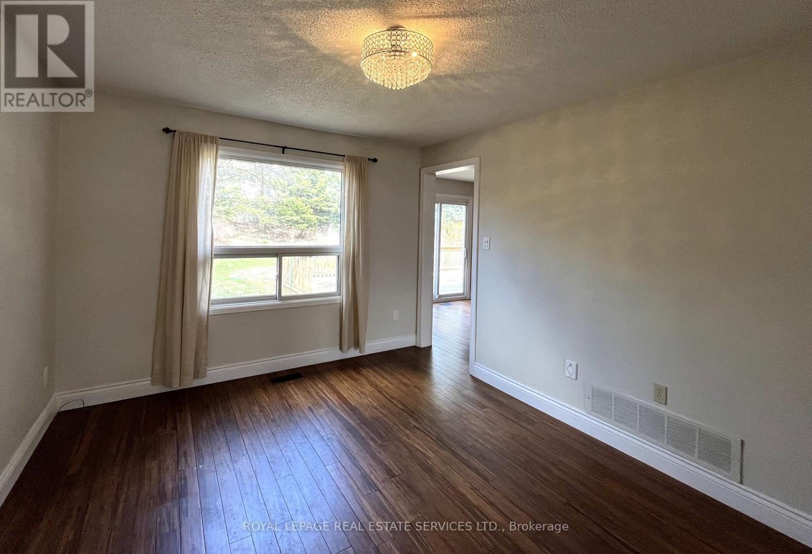 79 Doris Crescent, Newmarket, Ontario  L3Y 7V5 - Photo 6 - N12097474