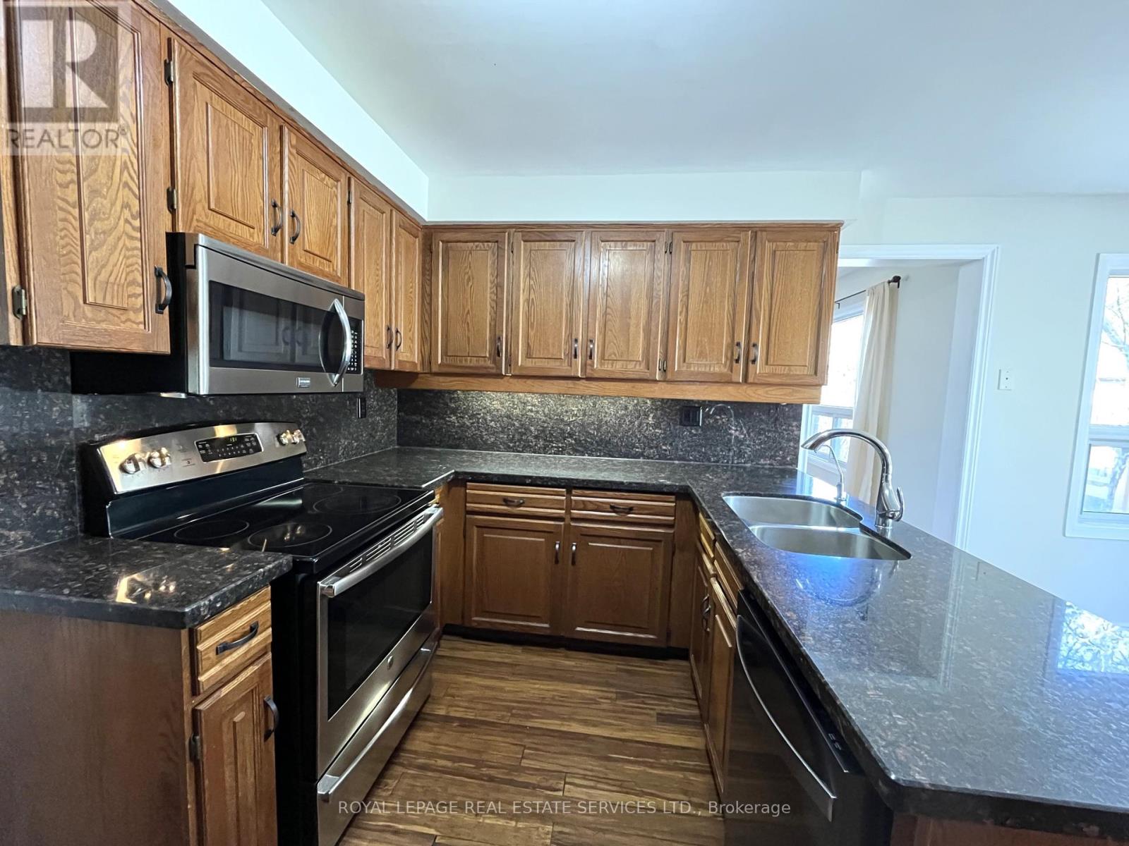 79 Doris Crescent, Newmarket, Ontario  L3Y 7V5 - Photo 8 - N12097474