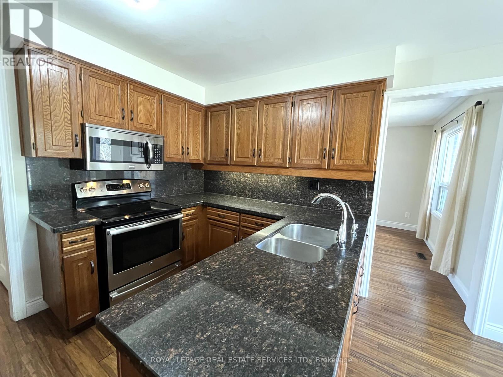 79 Doris Crescent, Newmarket, Ontario  L3Y 7V5 - Photo 9 - N12097474
