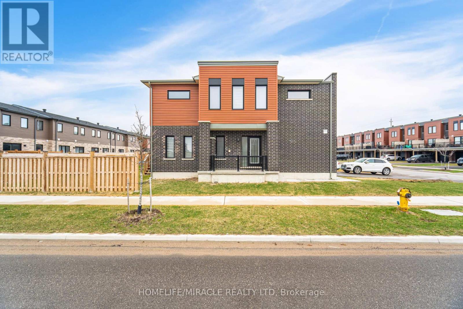 Property at 92 FAIRLANE AVENUE image 4