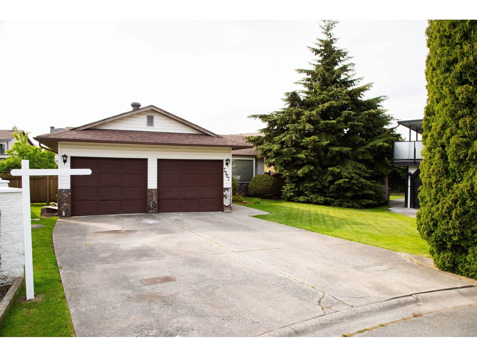 7387 131a Street, Surrey, British Columbia  V3W 8V5 - Photo 2 - R2991774
