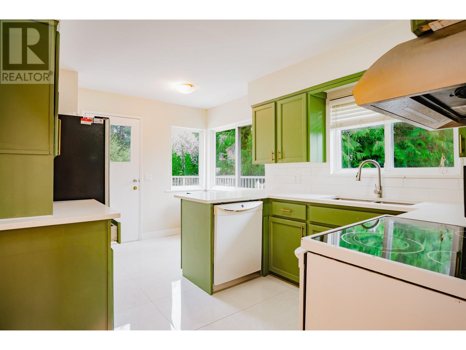 1648 Scarborough Crescent, Port Coquitlam, British Columbia  V3C 2R1 - Photo 10 - R2993082