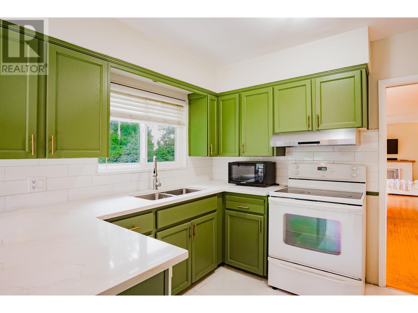 1648 Scarborough Crescent, Port Coquitlam, British Columbia  V3C 2R1 - Photo 11 - R2993082