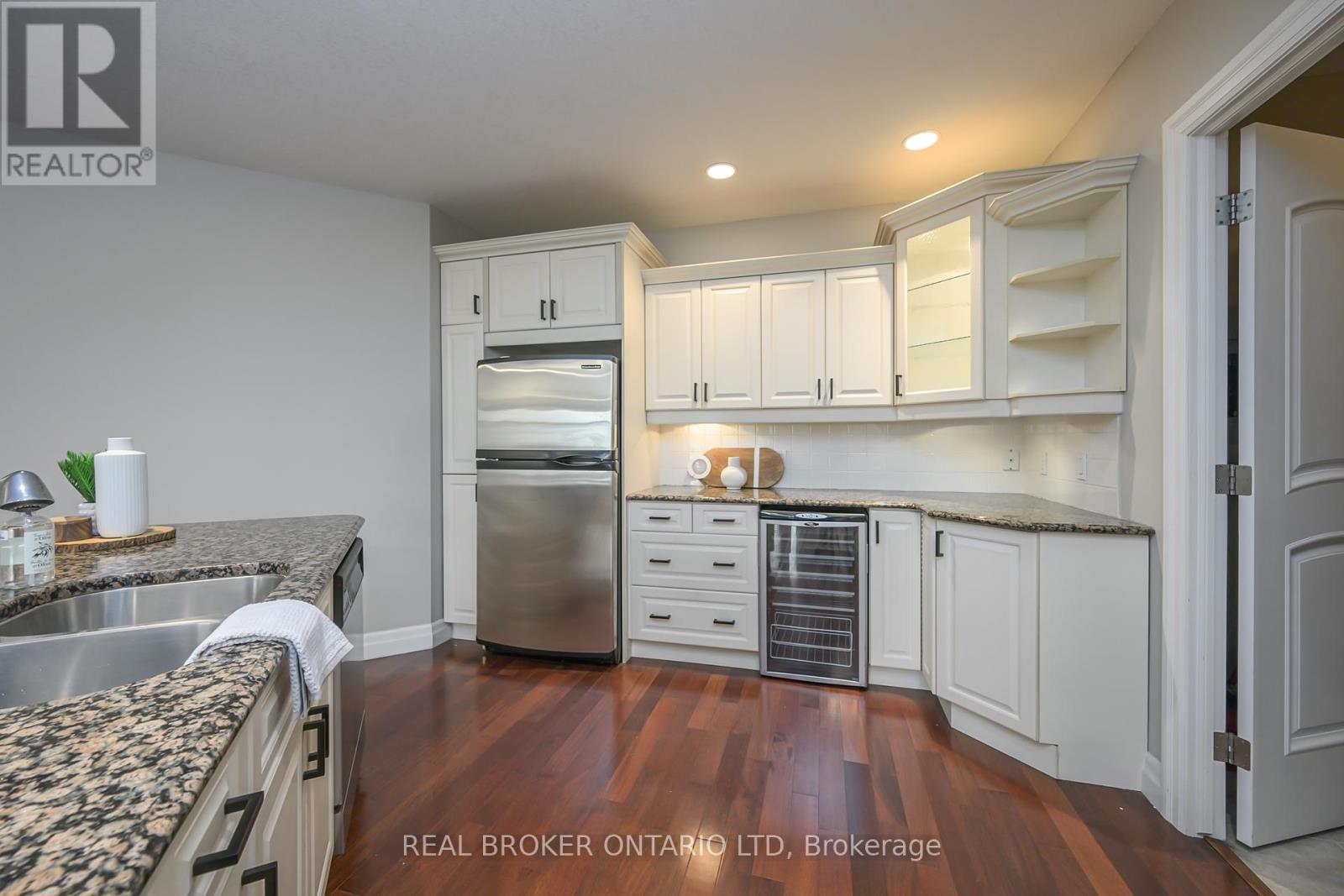 Photo 11 of 36 for 707 - 250 Pall Mall Street