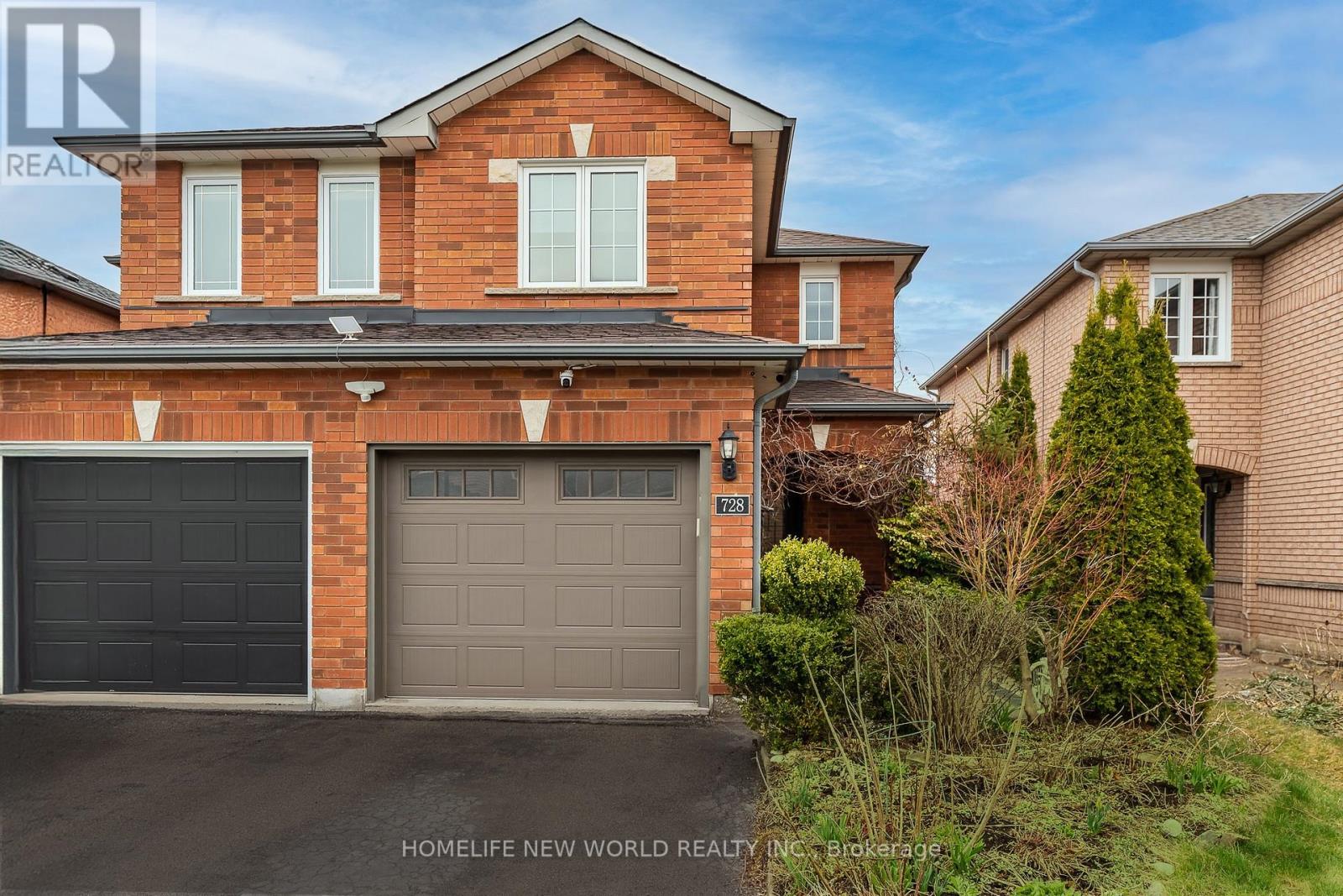 Property at 728 WALPOLE CRESCENT image 1
