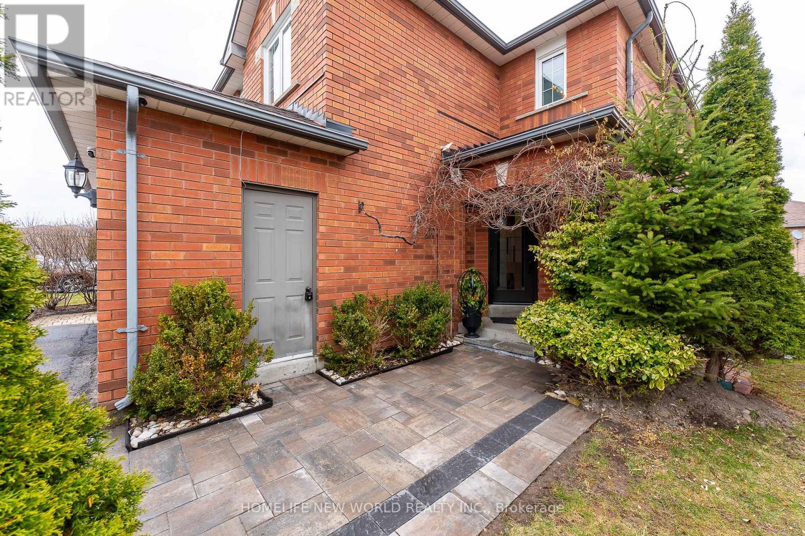 Property at 728 WALPOLE CRESCENT image 2