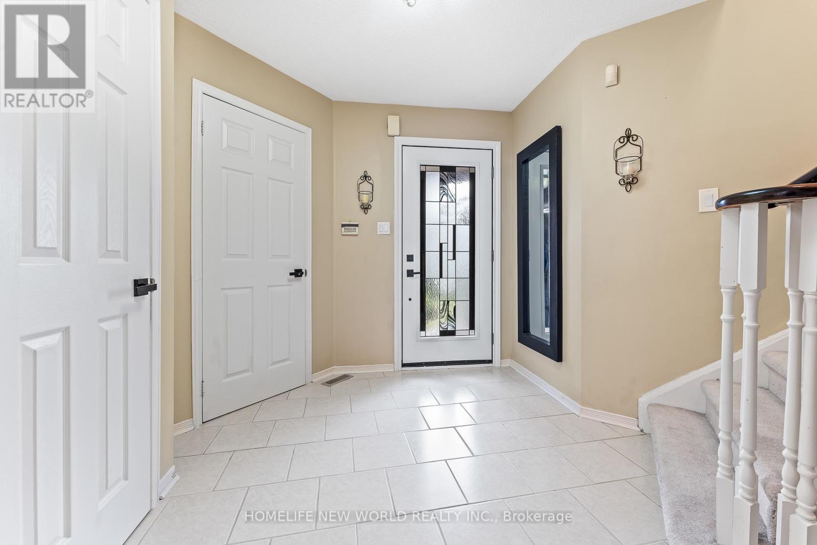 Property at 728 WALPOLE CRESCENT image 3