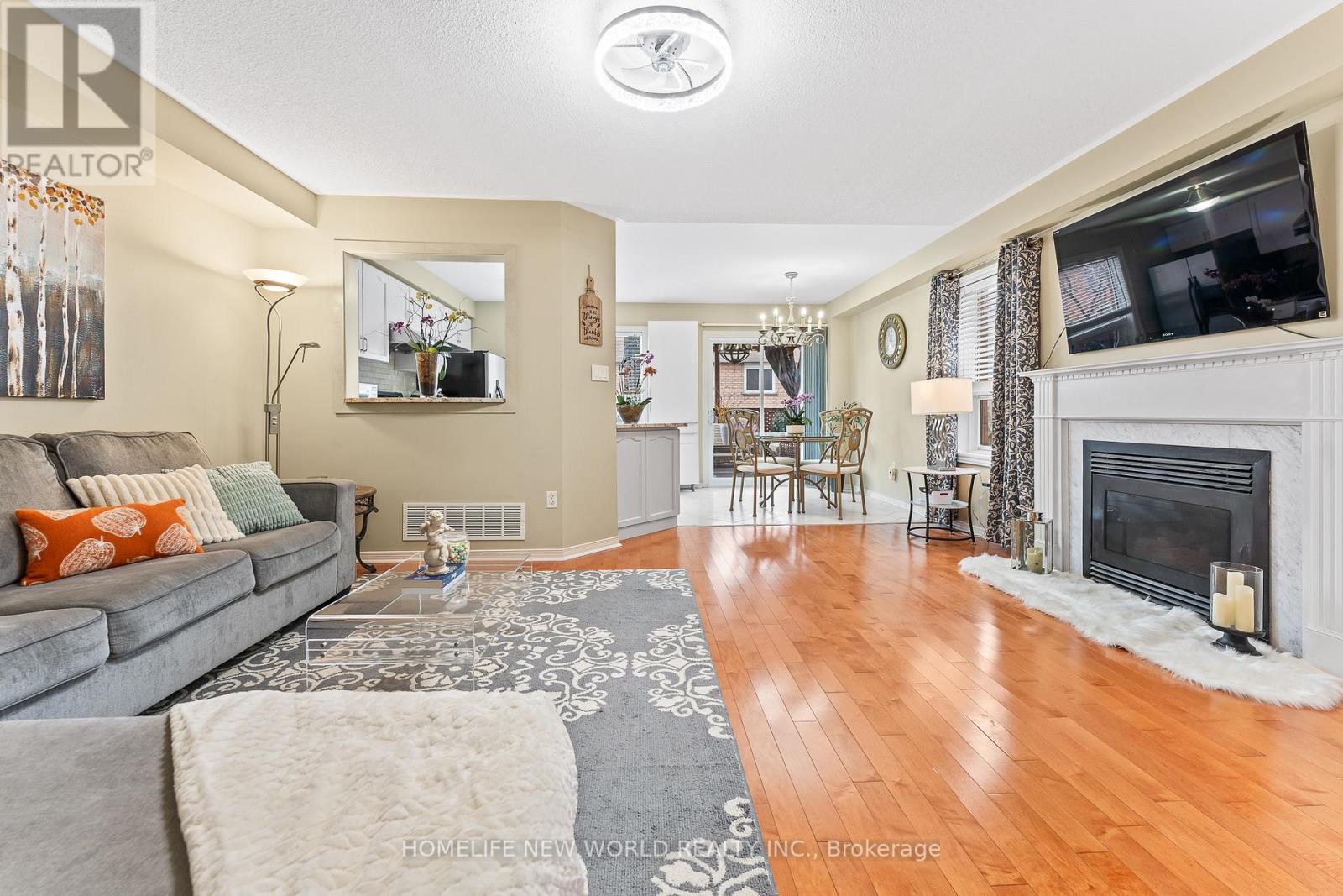 Property at 728 WALPOLE CRESCENT image 4