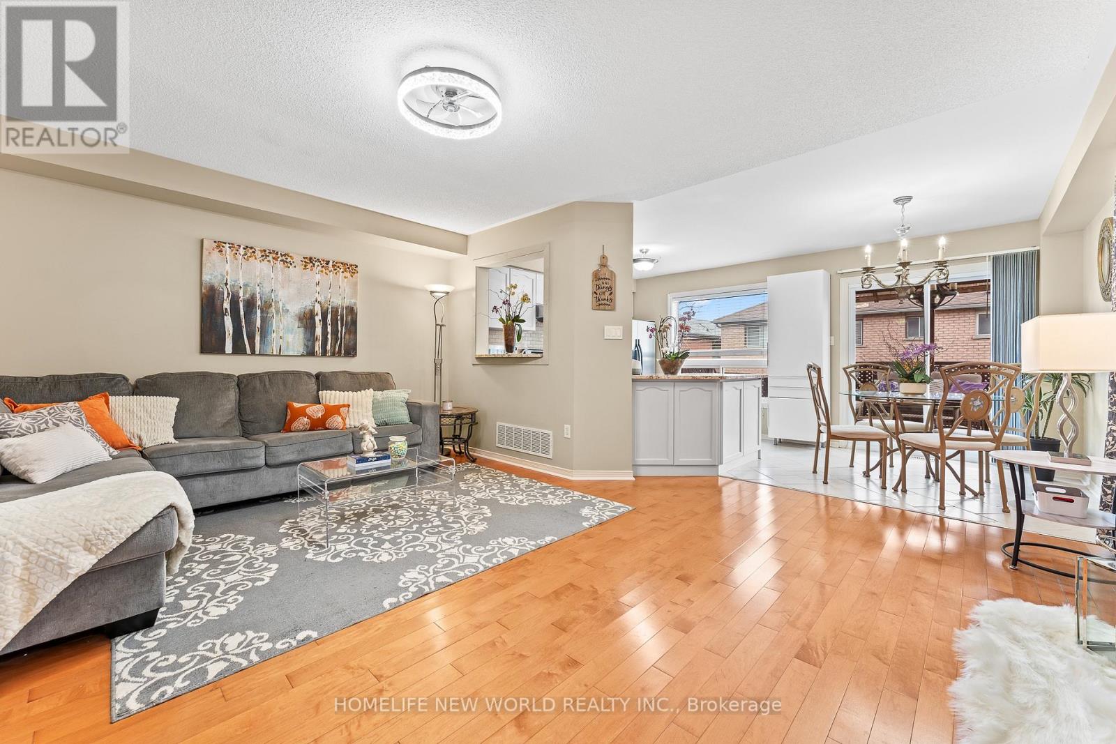 Property at 728 WALPOLE CRESCENT image 5