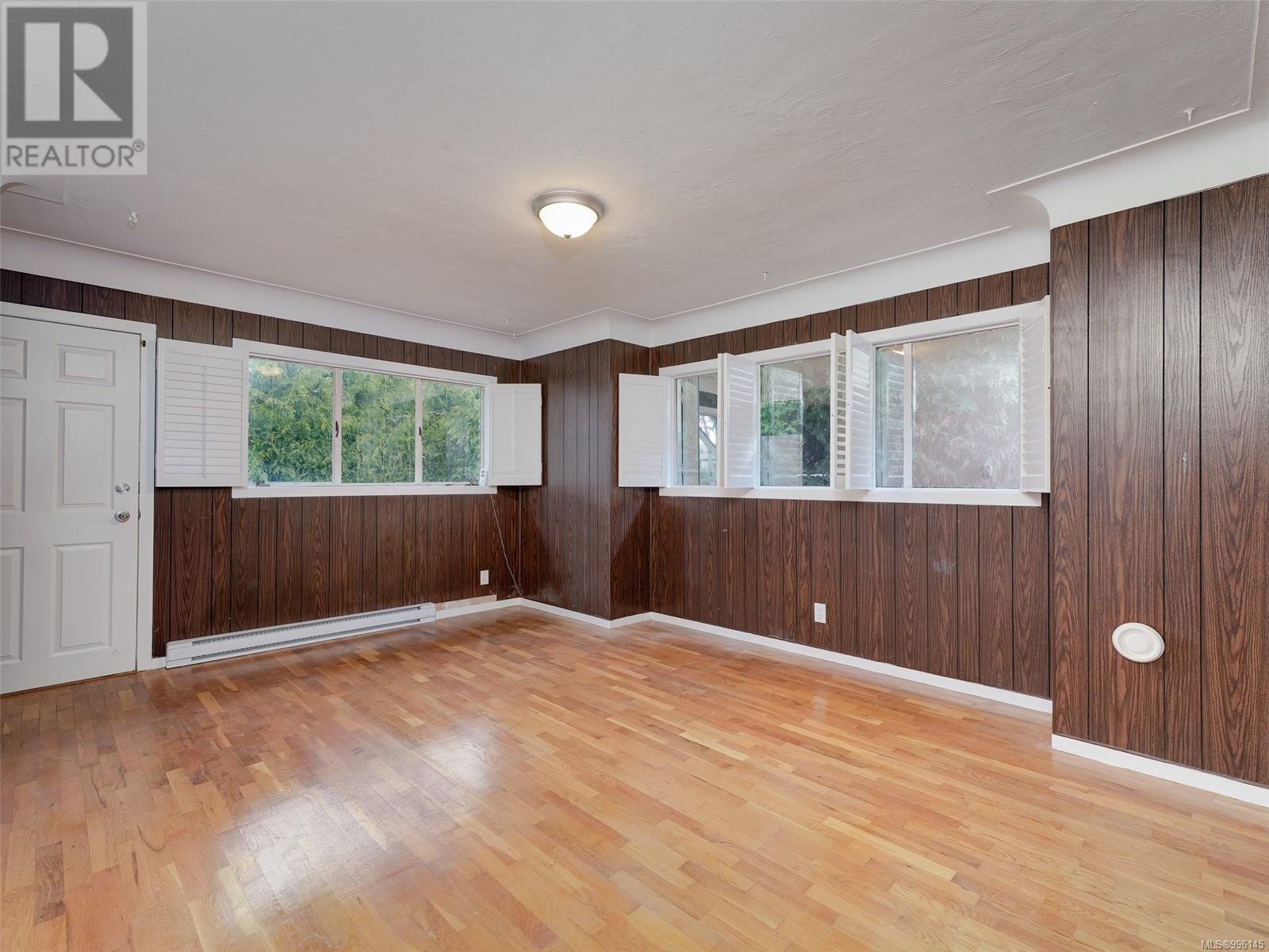 Property at 95 Regina Ave image 5