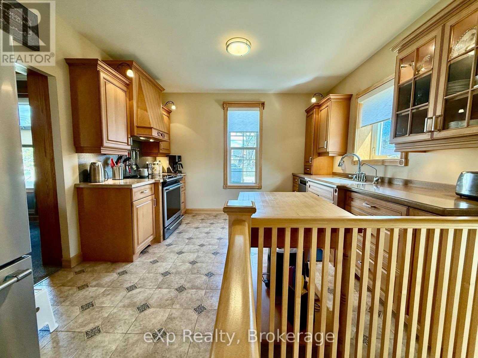 557 12th Avenue, Hanover, Ontario  N4N 2V4 - Photo 11 - X12097524