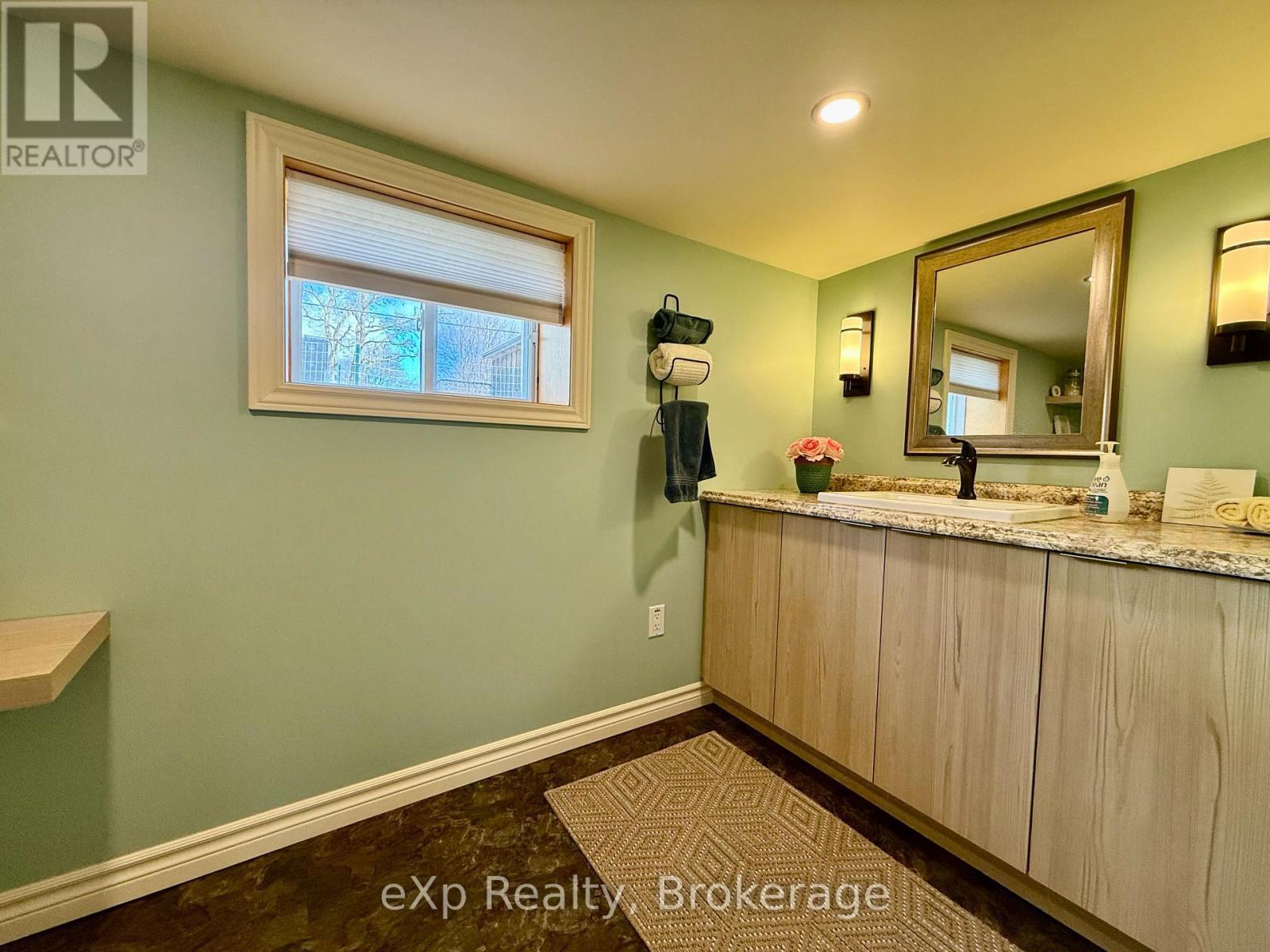 557 12th Avenue, Hanover, Ontario  N4N 2V4 - Photo 29 - X12097524
