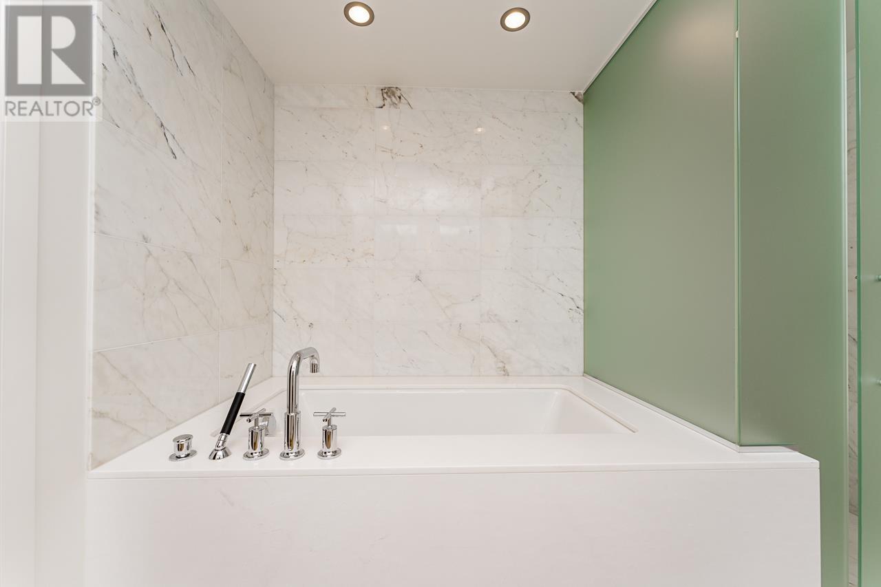 Listing Picture 25 of 40 : 2202 667 HOWE STREET, Vancouver / 溫哥華 - 魯藝地產 Yvonne Lu Group - MLS Medallion Club Member