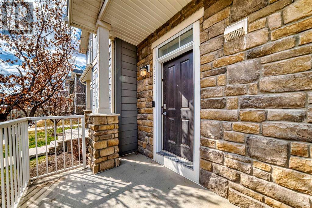 Property at 565 Evanston Manor NW image 3