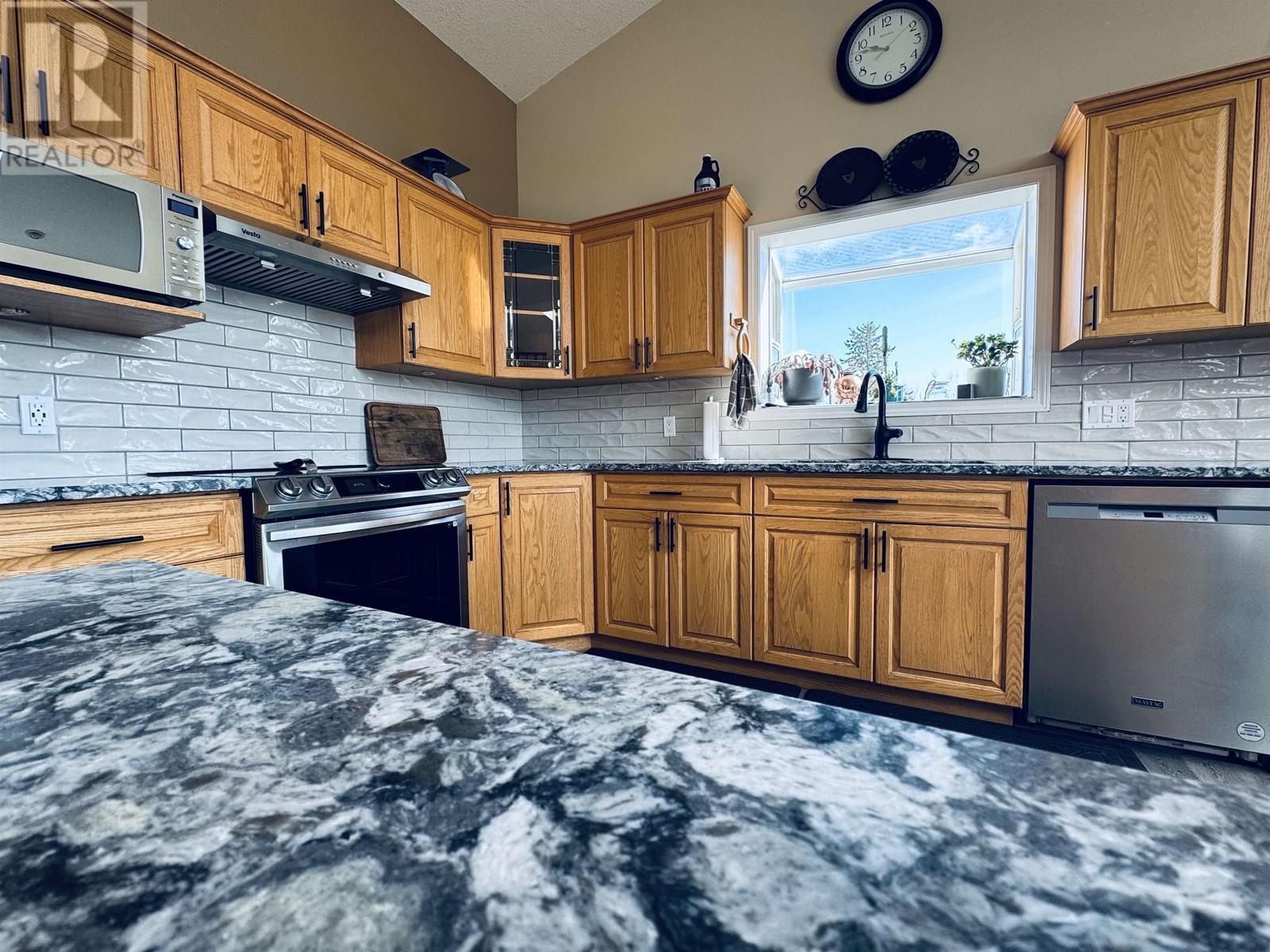 977 Isnardy Road, Williams Lake, British Columbia  V2G 4W9 - Photo 2 - R2992864