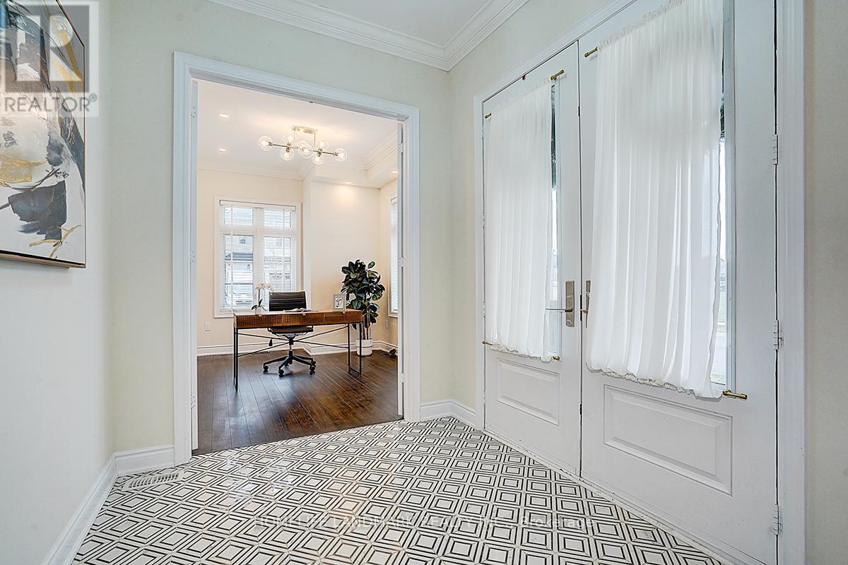 1301 Felicity Gardens, Oakville, Ontario  L6M 5L6 - Photo 3 - W12097550