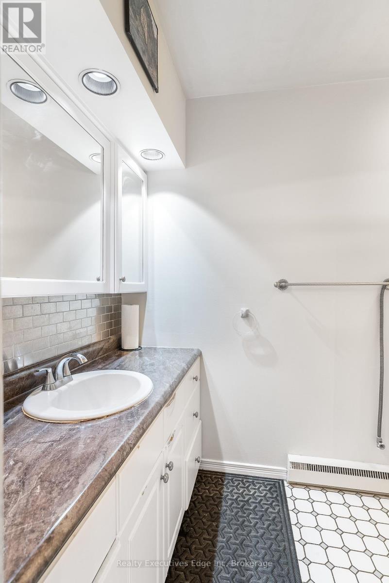 9a Hampton Street, Brantford, Ontario  N3S 7J2 - Photo 32 - X12097568