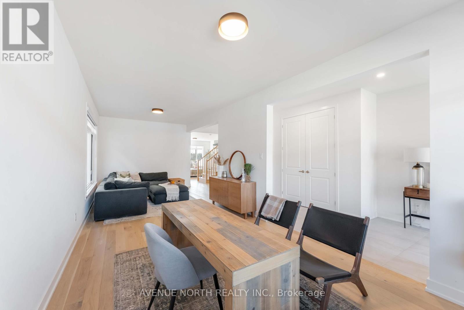 Property at 136 WINTERHAVEN DRIVE image 4
