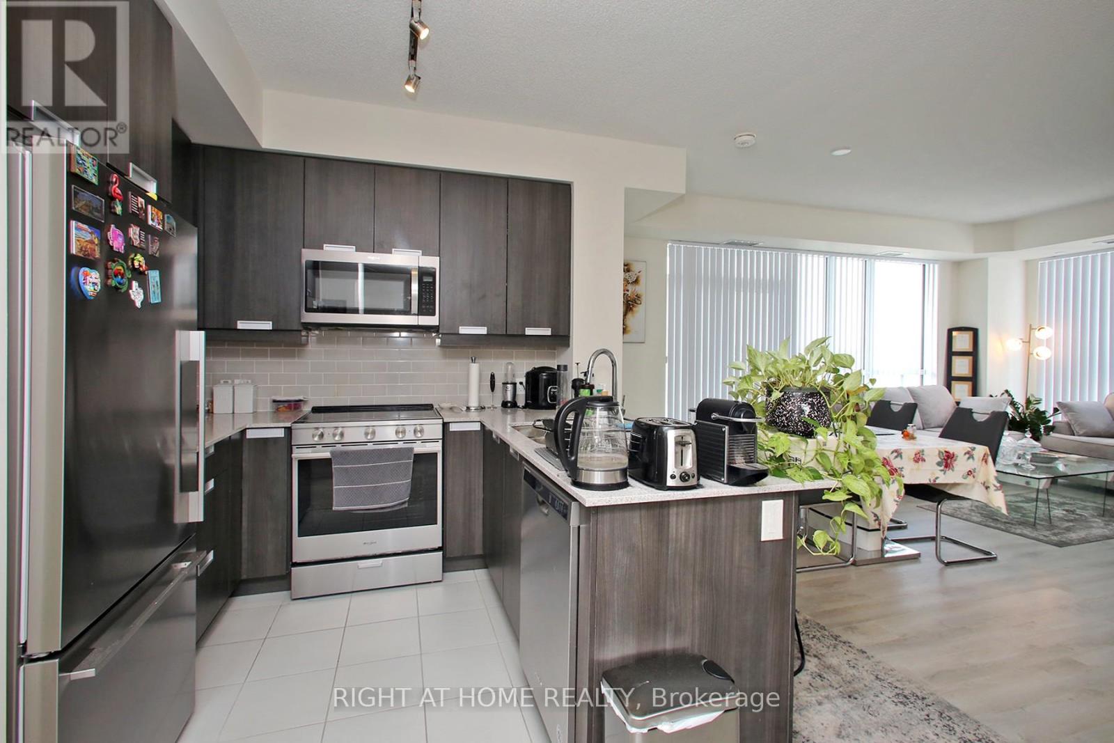 408 - 65 Watergarden Drive, Mississauga, Ontario  L5R 0G9 - Photo 4 - W12097596