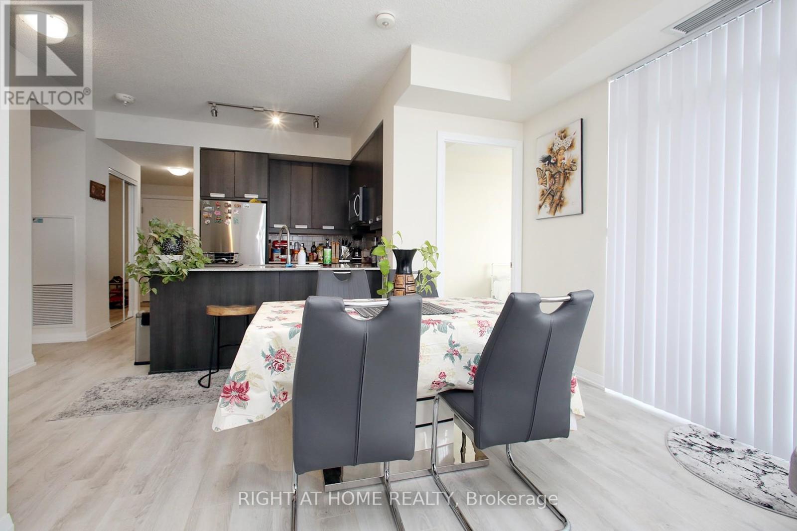 408 - 65 Watergarden Drive, Mississauga, Ontario  L5R 0G9 - Photo 5 - W12097596