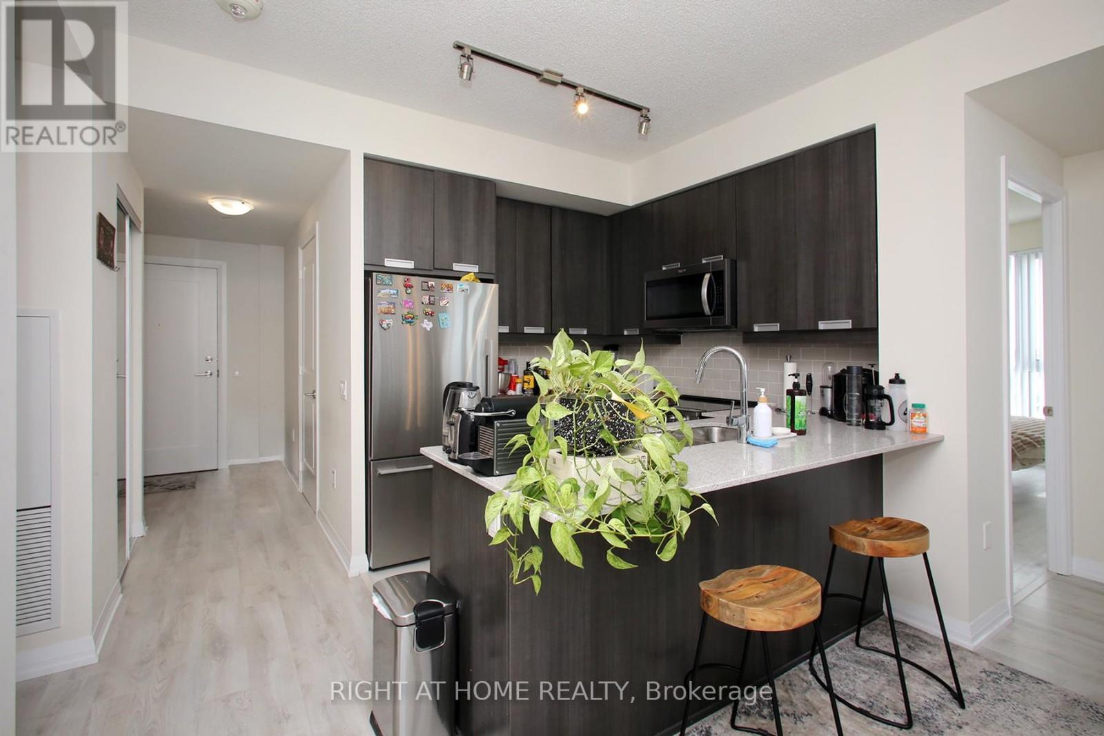 408 - 65 Watergarden Drive, Mississauga, Ontario  L5R 0G9 - Photo 8 - W12097596