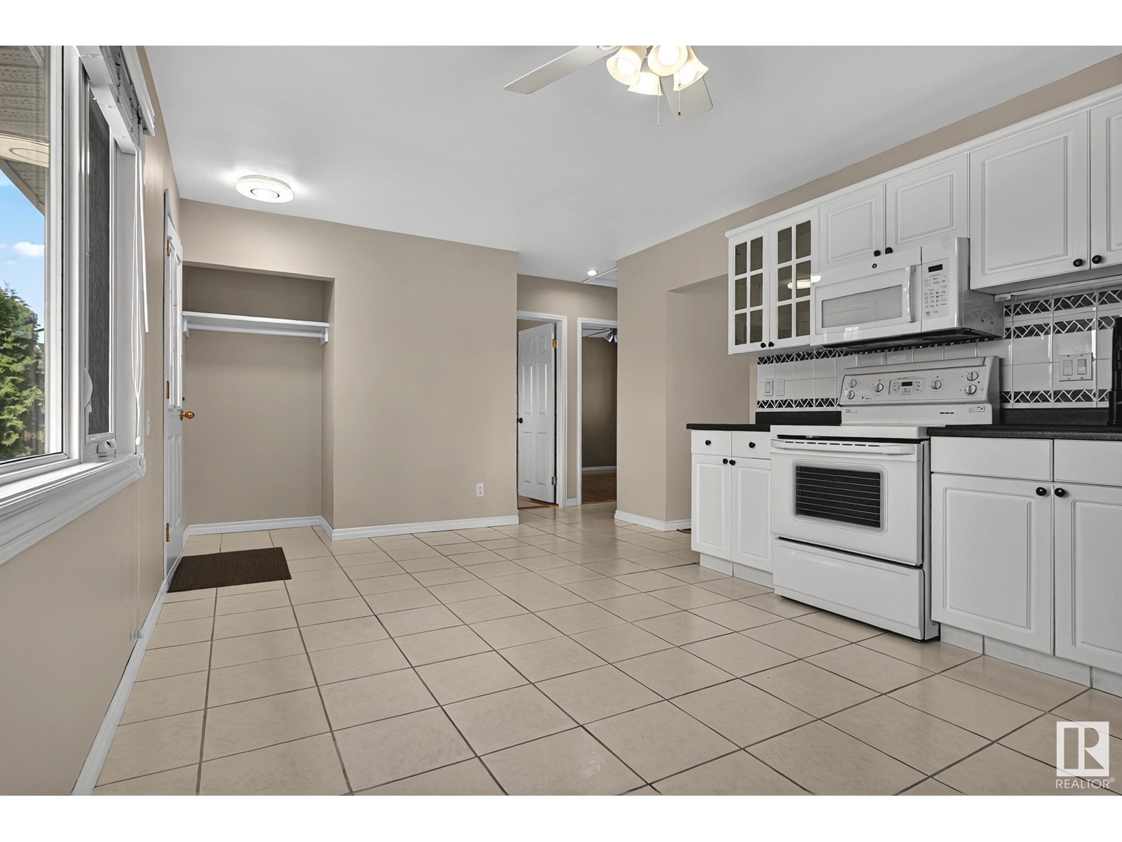 Property at 9347 52 ST NW image 2