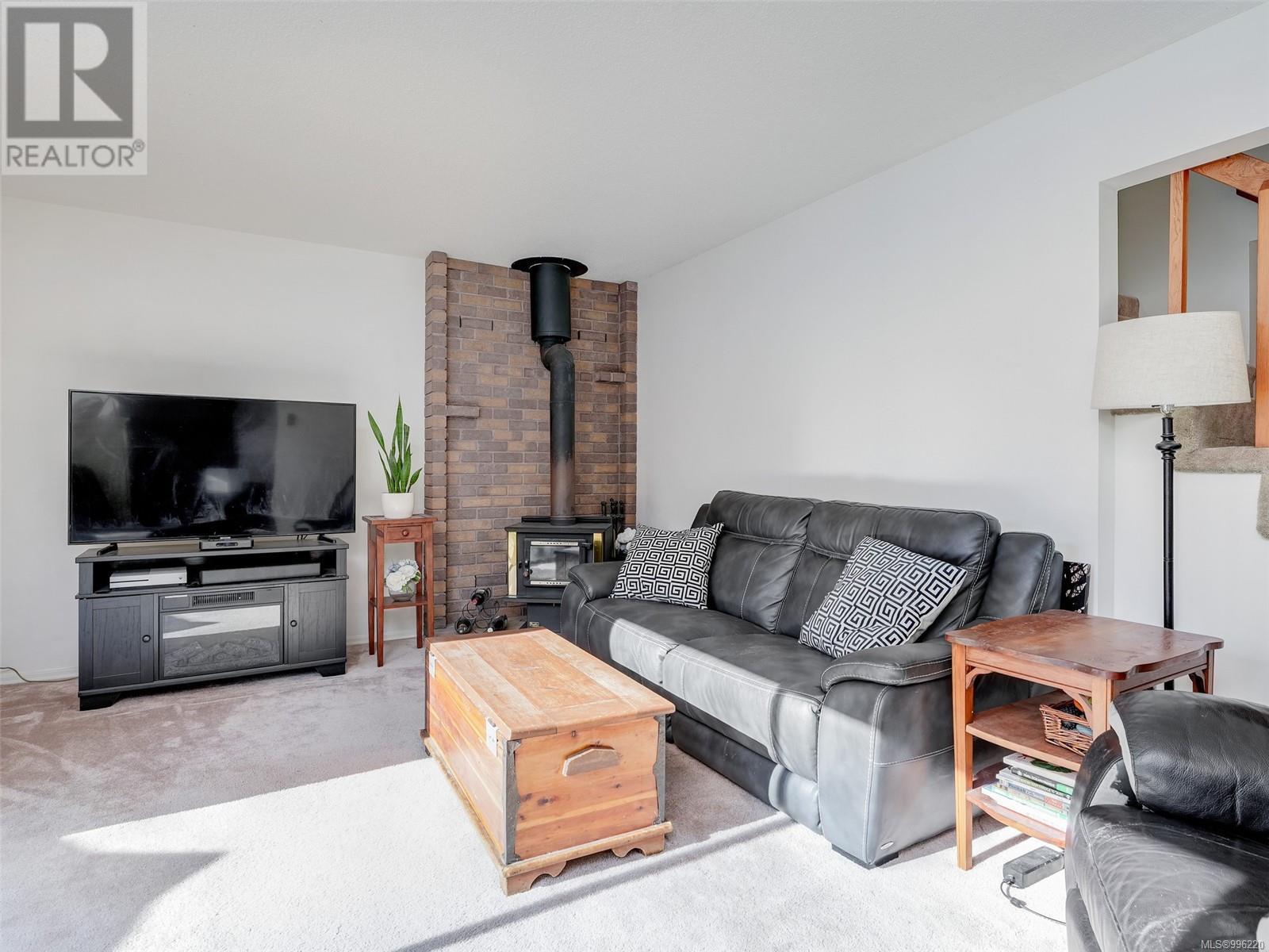 Property at 2363 Amherst Ave image 3