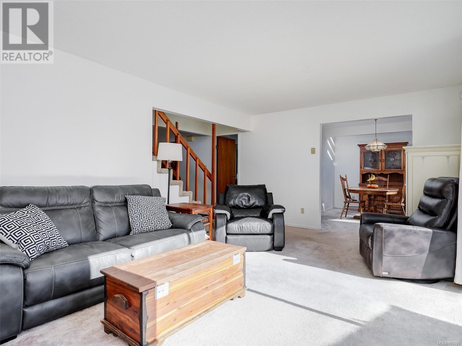 Property at 2363 Amherst Ave image 4