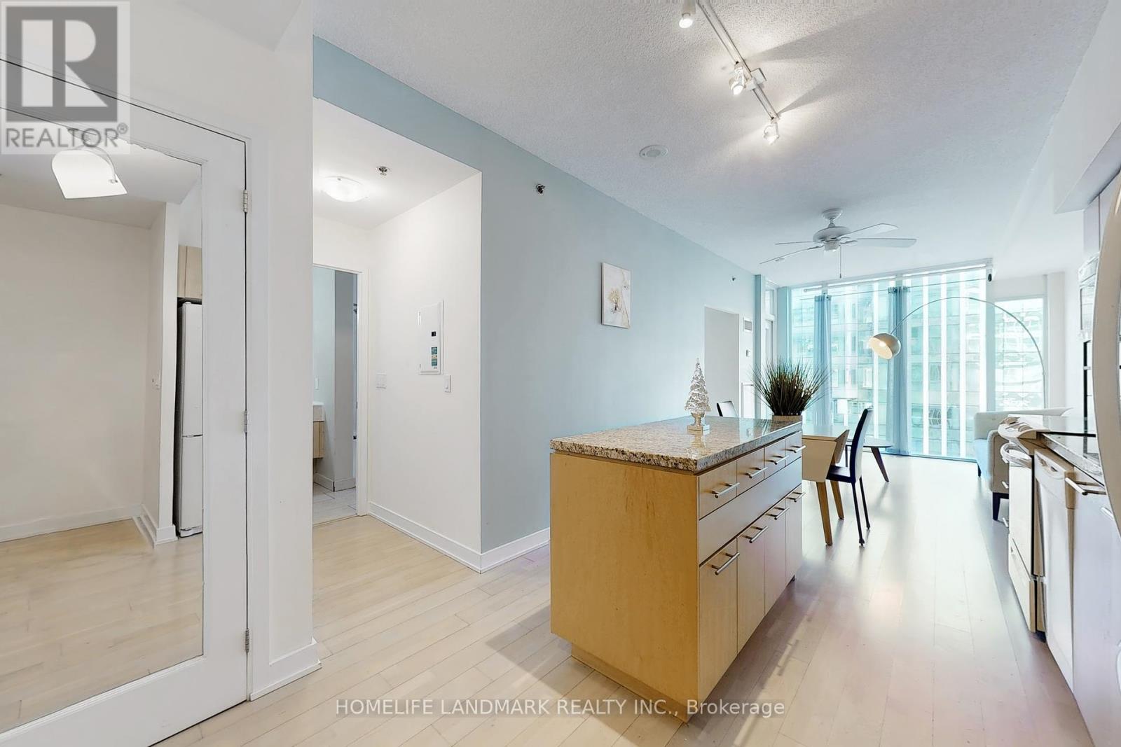 1001 - 21 Nelson Street, Toronto, Ontario  M5V 3H9 - Photo 11 - C12097614