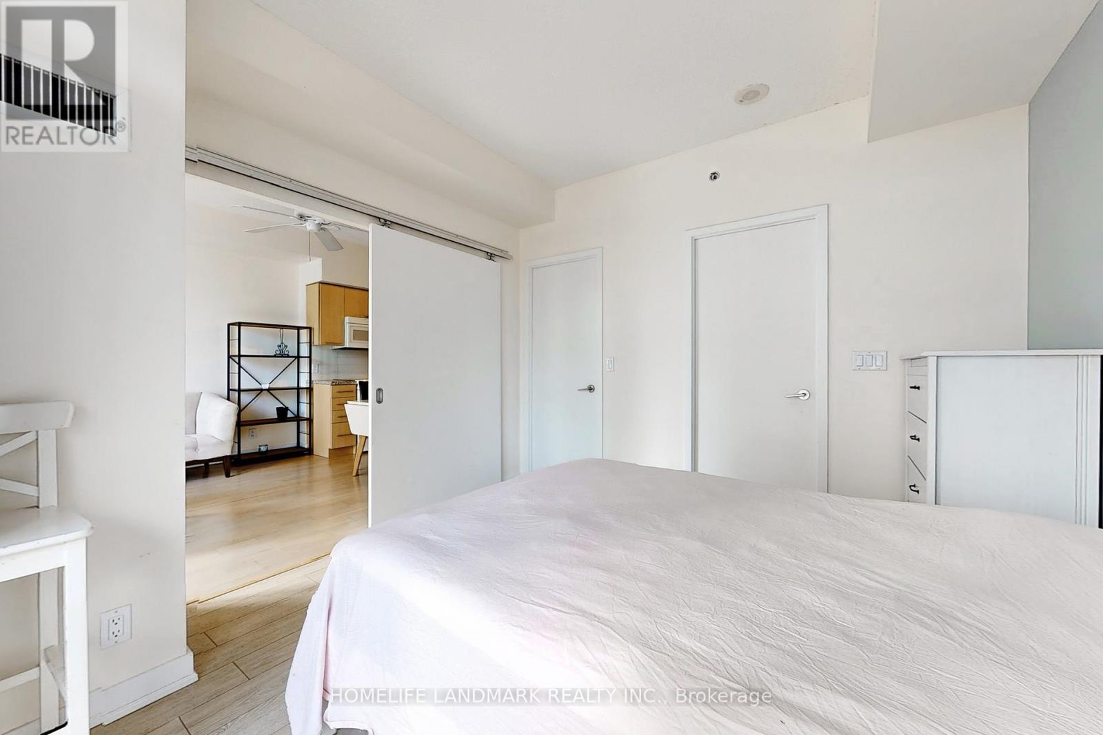 1001 - 21 Nelson Street, Toronto, Ontario  M5V 3H9 - Photo 16 - C12097614