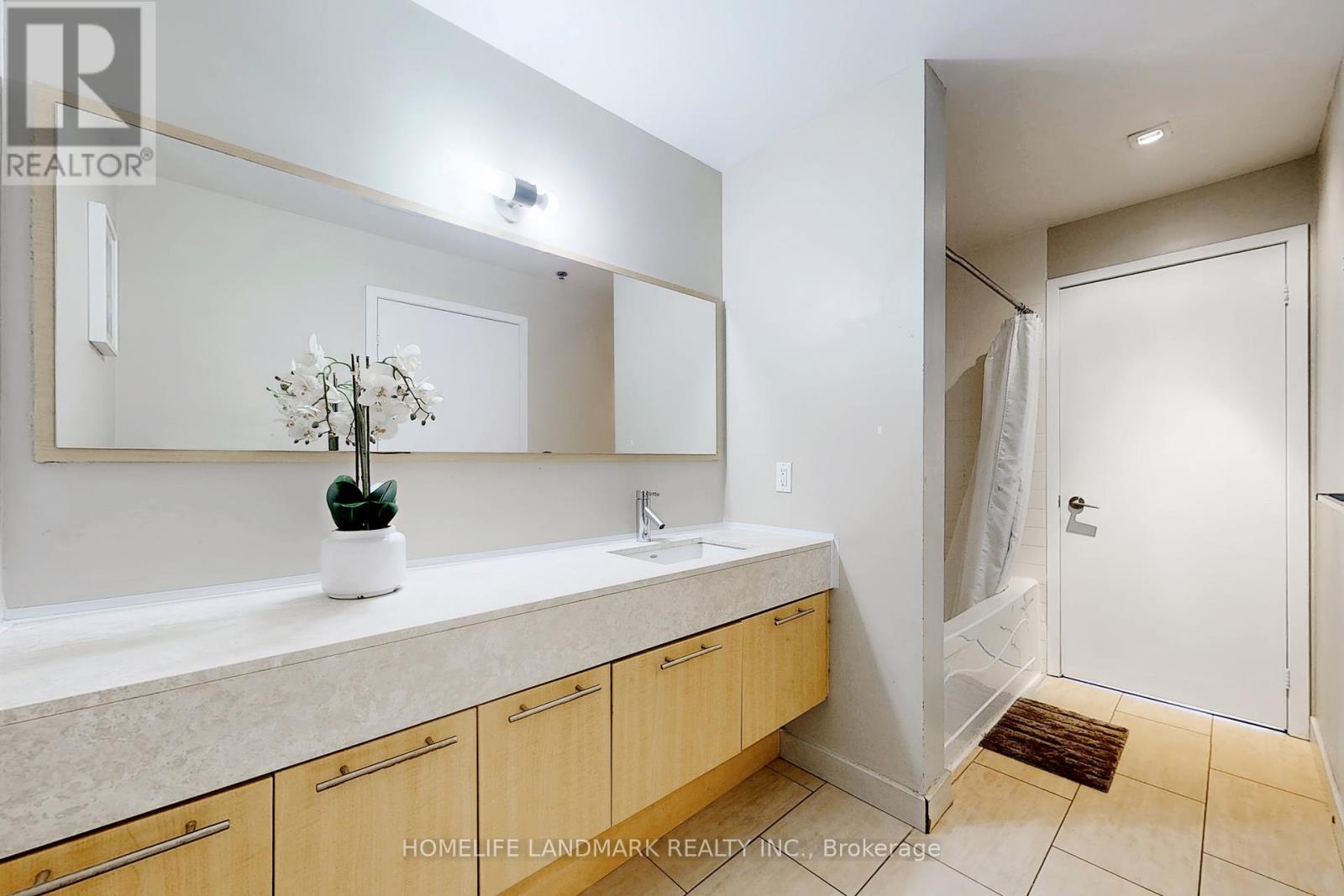 1001 - 21 Nelson Street, Toronto, Ontario  M5V 3H9 - Photo 20 - C12097614