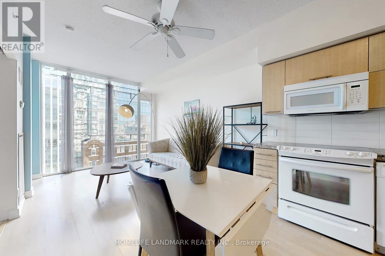1001 - 21 Nelson Street, Toronto, Ontario  M5V 3H9 - Photo 9 - C12097614