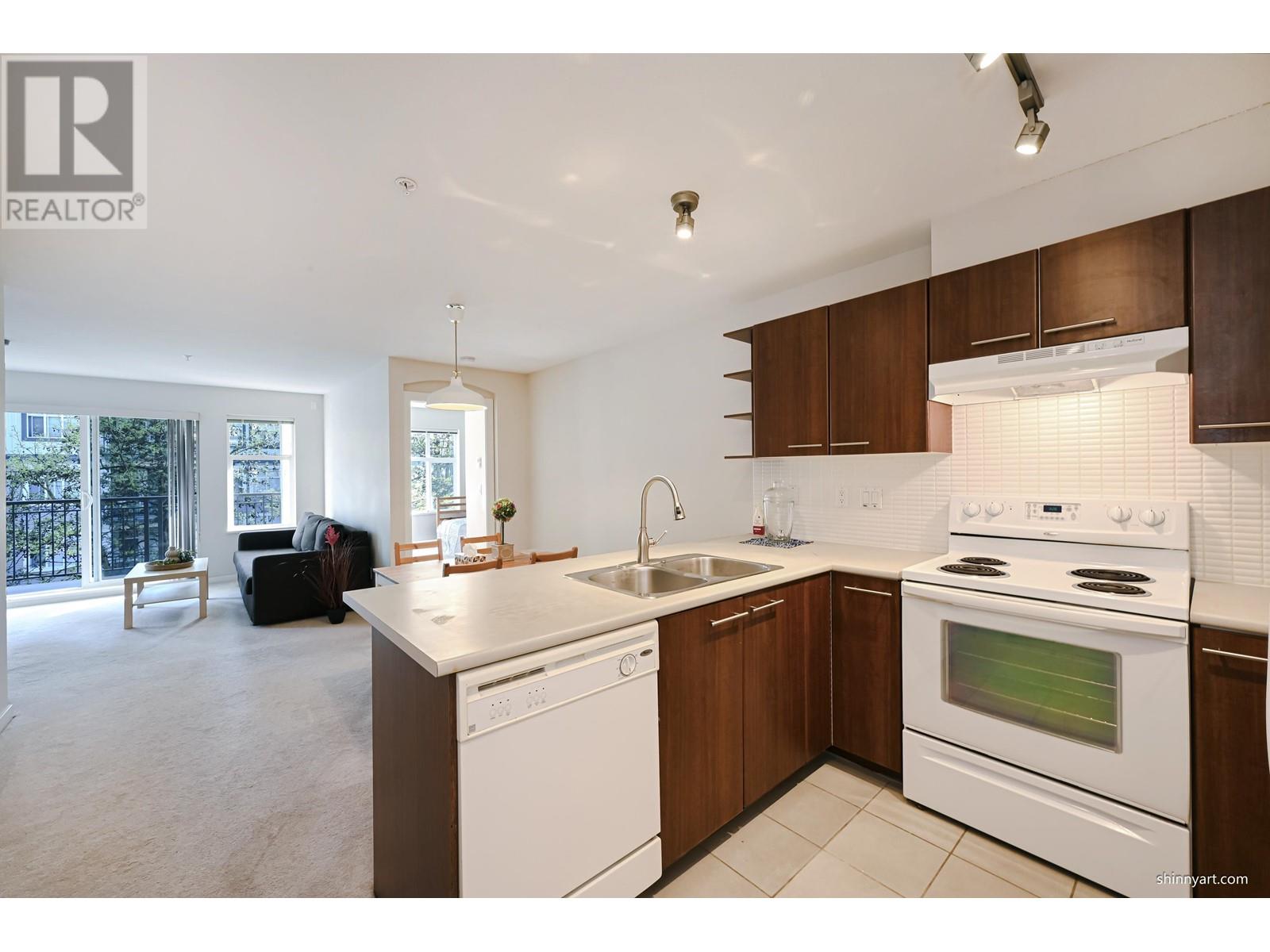 Listing Picture 22 of 33 : 218 4833 BRENTWOOD DRIVE, Burnaby / 本拿比 - 魯藝地產 Yvonne Lu Group - MLS Medallion Club Member