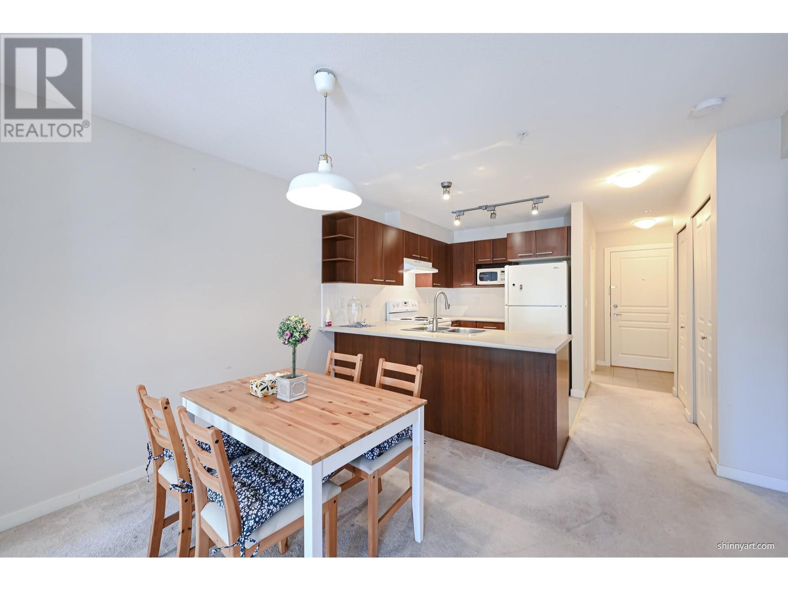 Listing Picture 25 of 33 : 218 4833 BRENTWOOD DRIVE, Burnaby / 本拿比 - 魯藝地產 Yvonne Lu Group - MLS Medallion Club Member