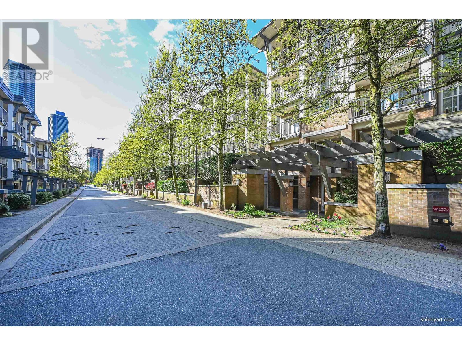 Listing Picture 7 of 33 : 218 4833 BRENTWOOD DRIVE, Burnaby / 本拿比 - 魯藝地產 Yvonne Lu Group - MLS Medallion Club Member