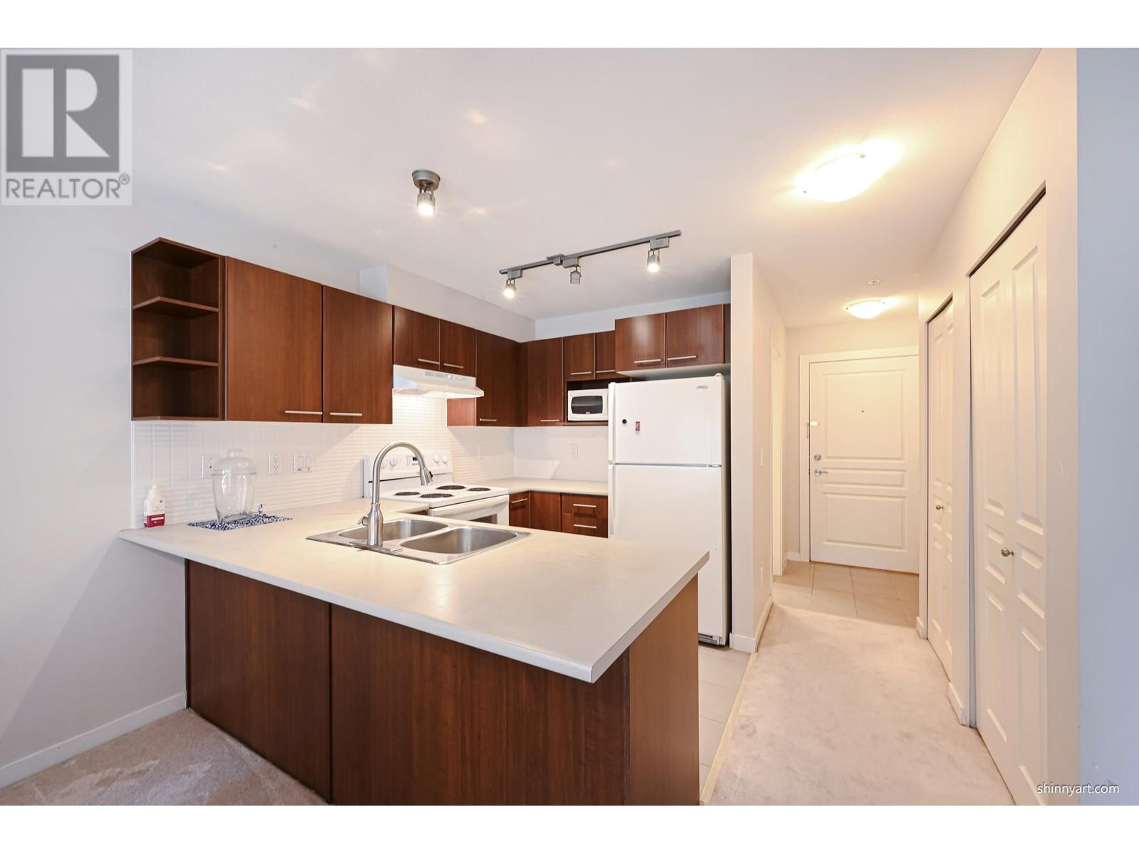 Listing Picture 23 of 33 : 218 4833 BRENTWOOD DRIVE, Burnaby / 本拿比 - 魯藝地產 Yvonne Lu Group - MLS Medallion Club Member